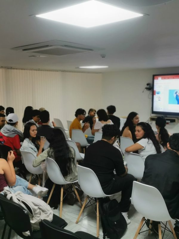 b12d9563-a011-47e5-9902-6a24ecf8396e (1)